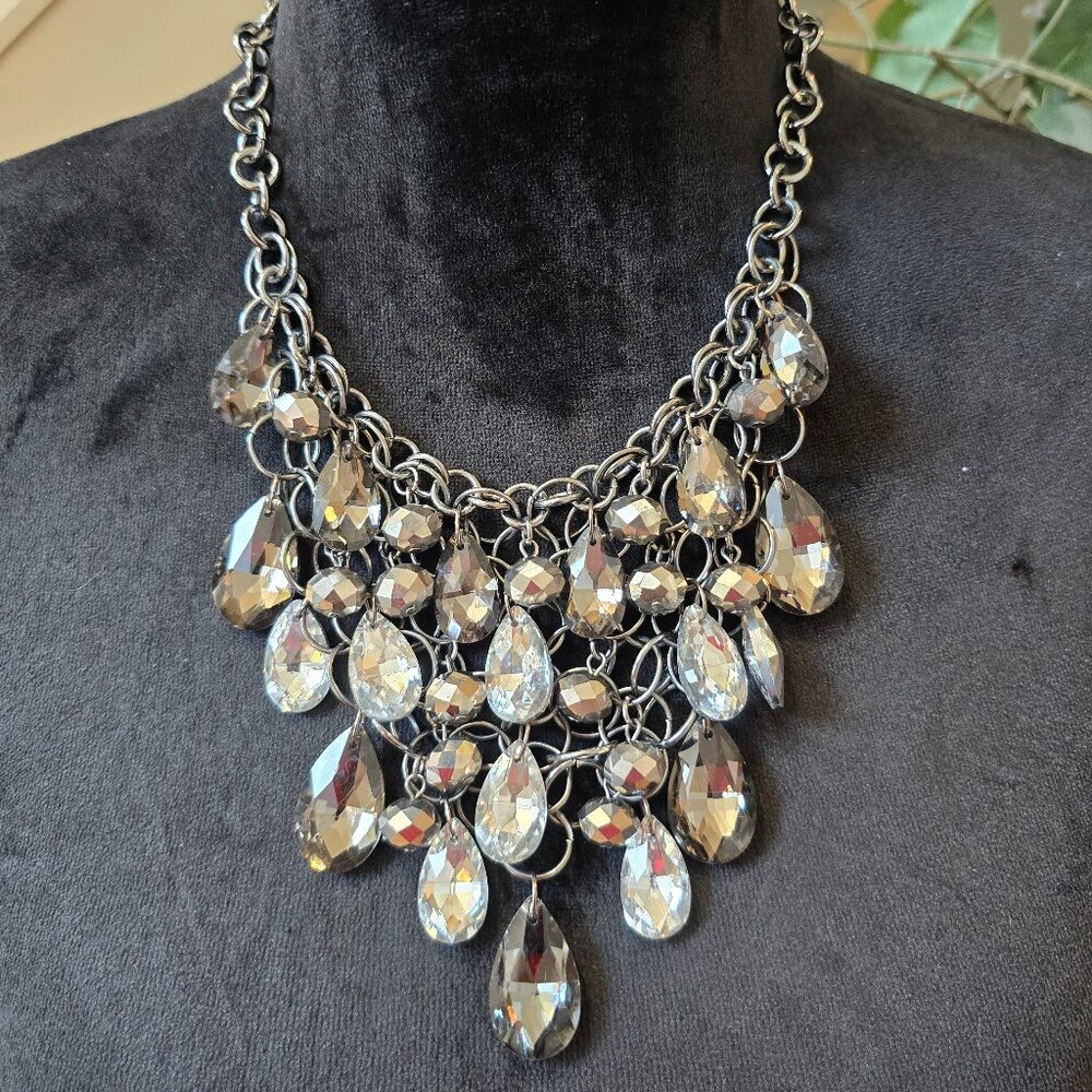 Women Silver Tone Chain Clear Teardrop Crystal Charm Necklace with Lobster Clasp